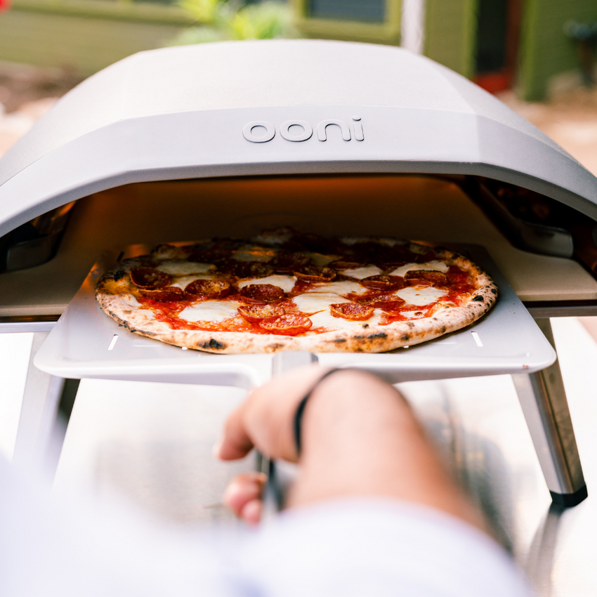 Ooni Koda 16 Gas Powered Pizza Oven - Peel Bundle