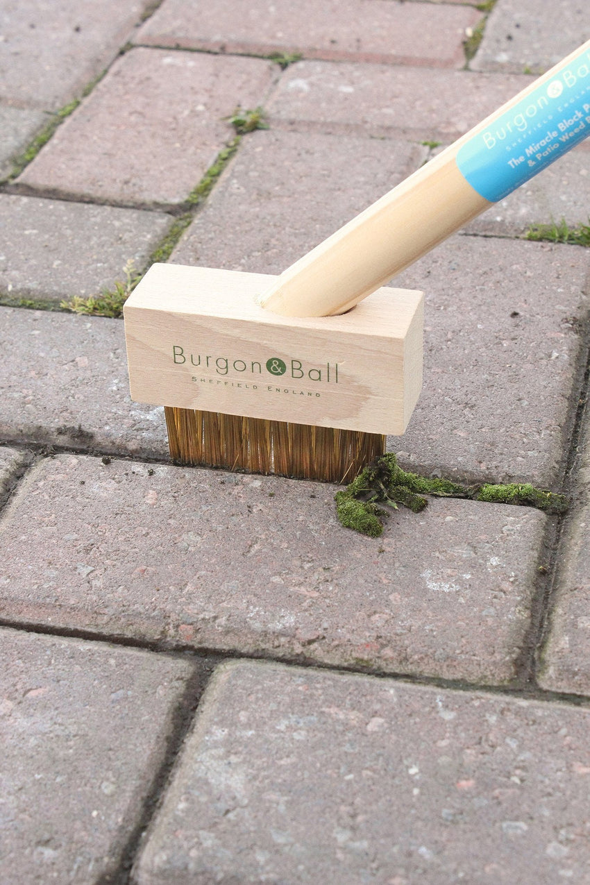 BURGON & BALL Long Handled Miracle Block Paving Brush